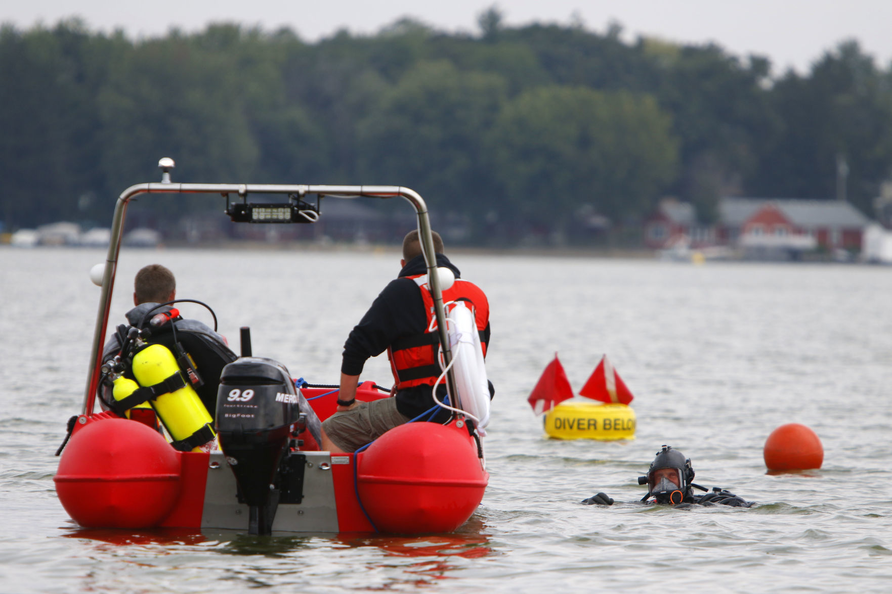 Dive crews train on Cedar Lake